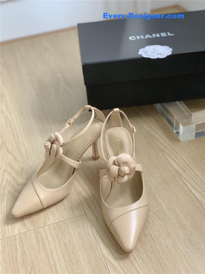 CC camellia thong sandals