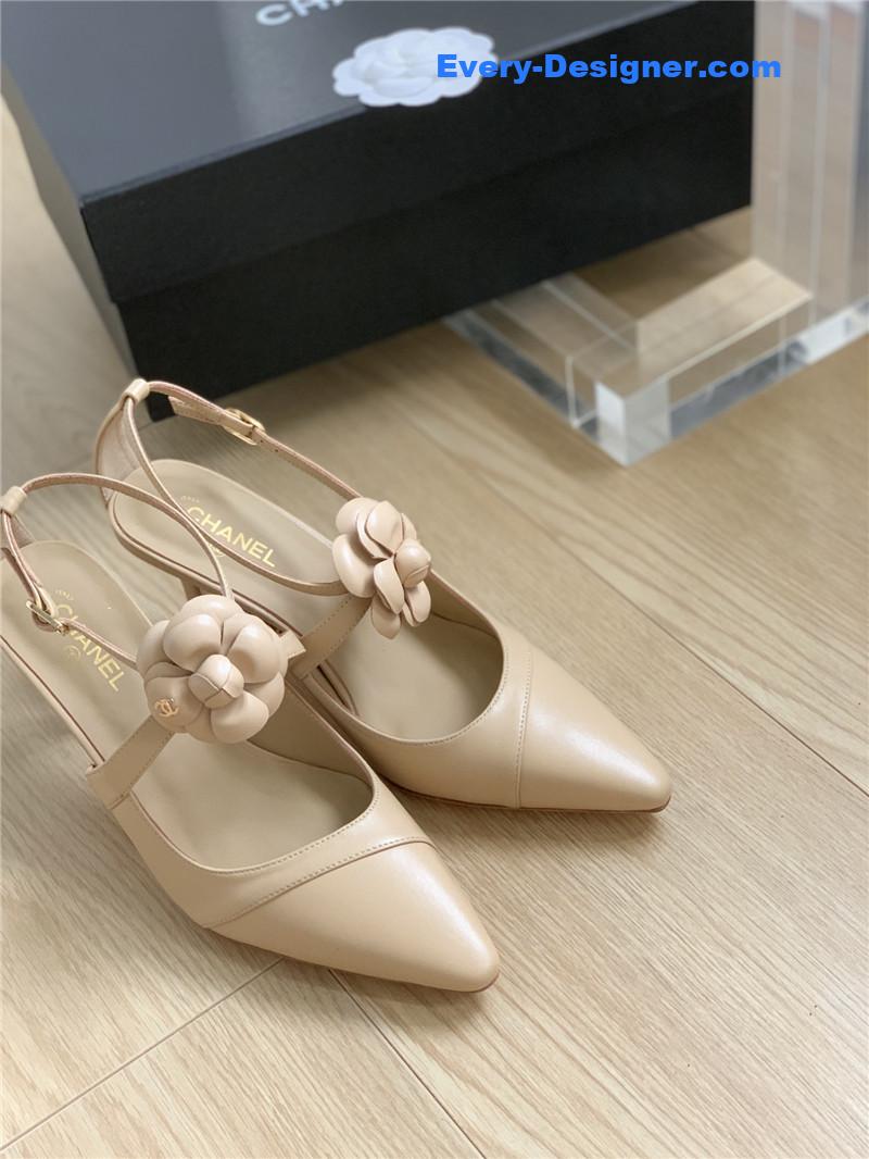 CC camellia thong sandals