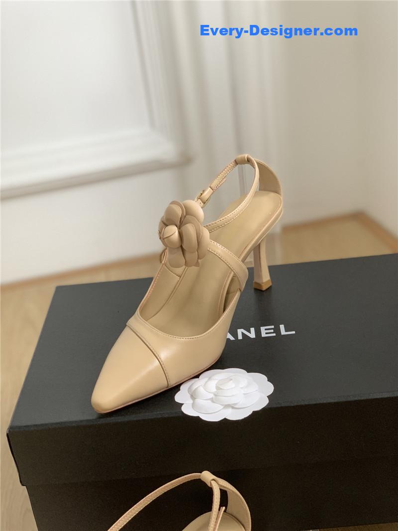 CC camellia thong sandals