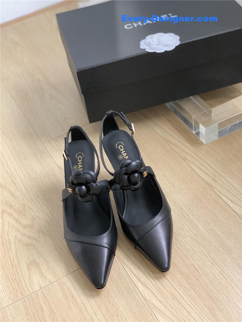 CC camellia thong sandals