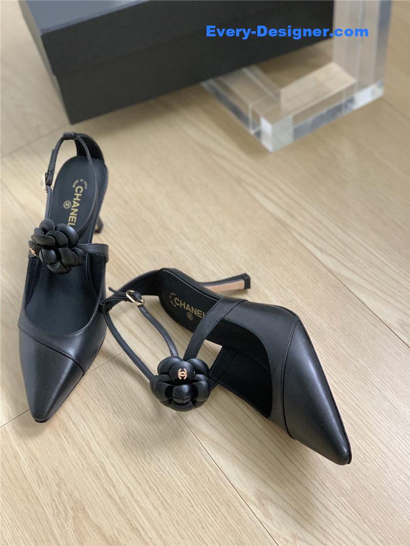 CC camellia thong sandals