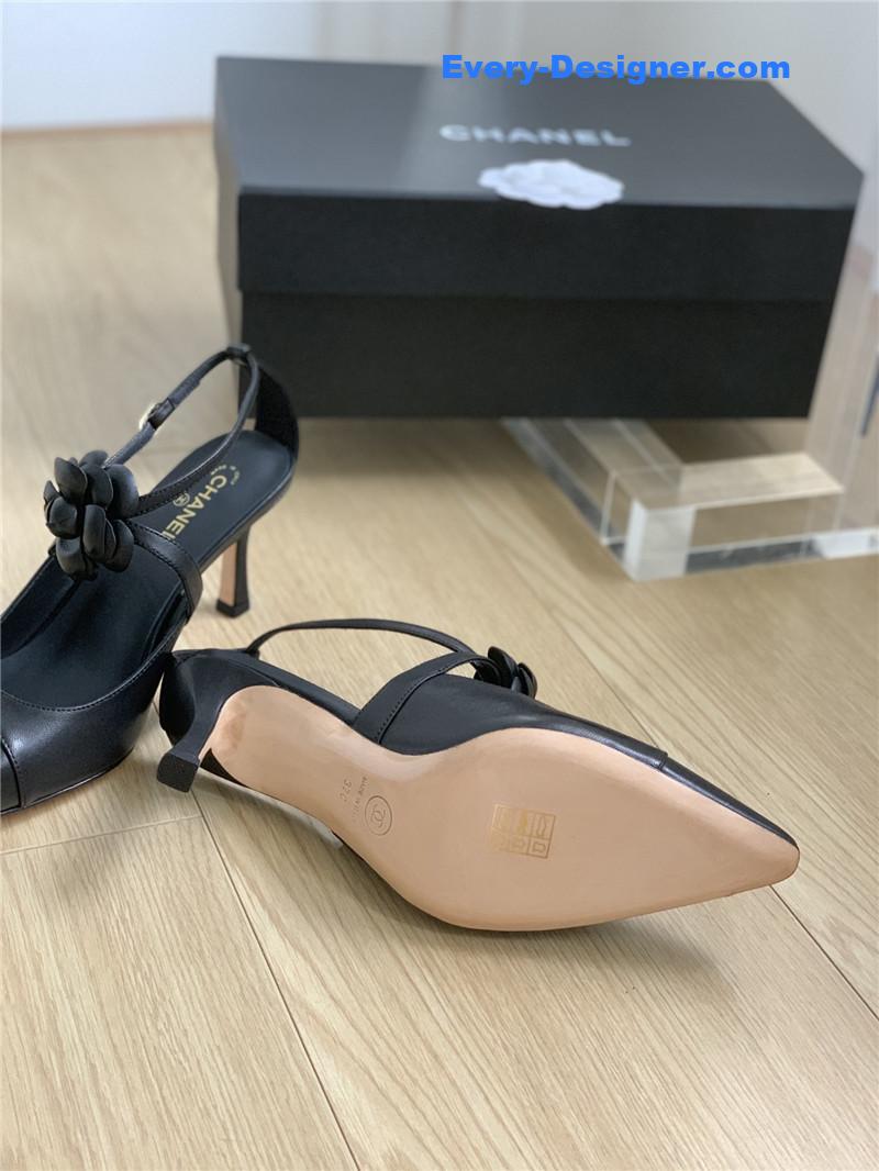 CC camellia thong sandals