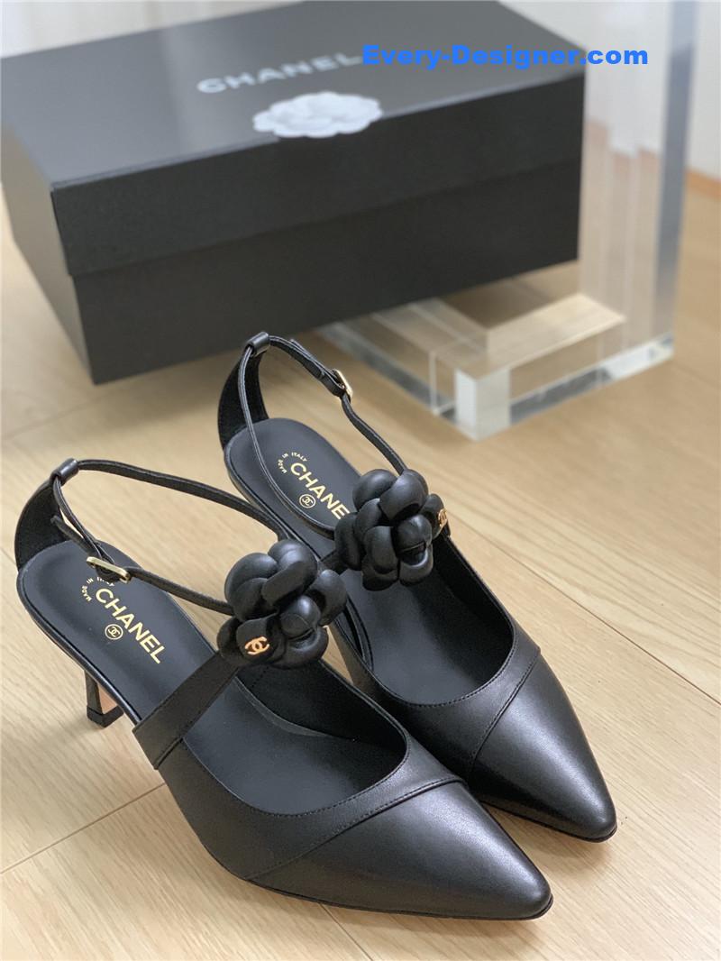 CC camellia thong sandals