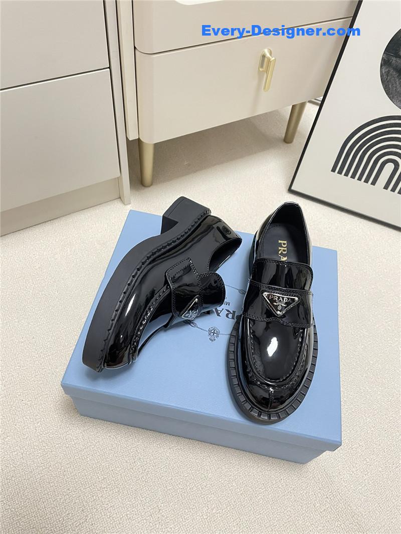 Pra*a classic triangle loafers