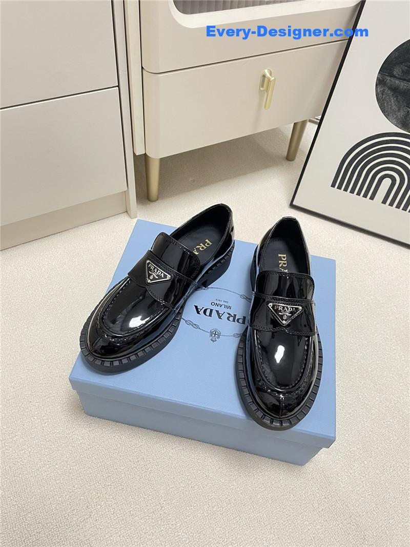 Pra*a classic triangle loafers