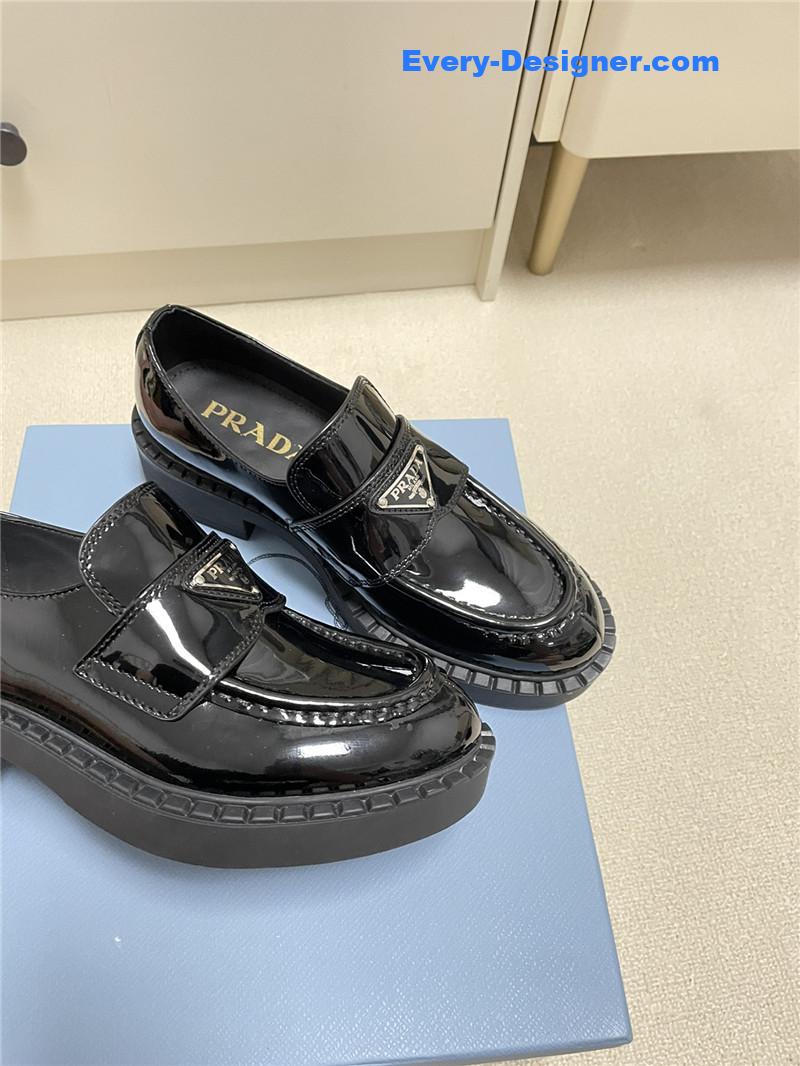 Pra*a classic triangle loafers