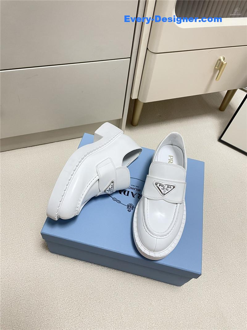 Pra*a classic triangle loafers