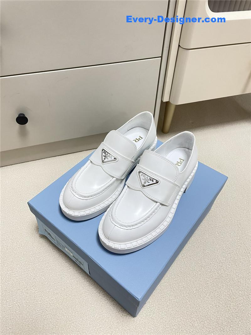 Pra*a classic triangle loafers