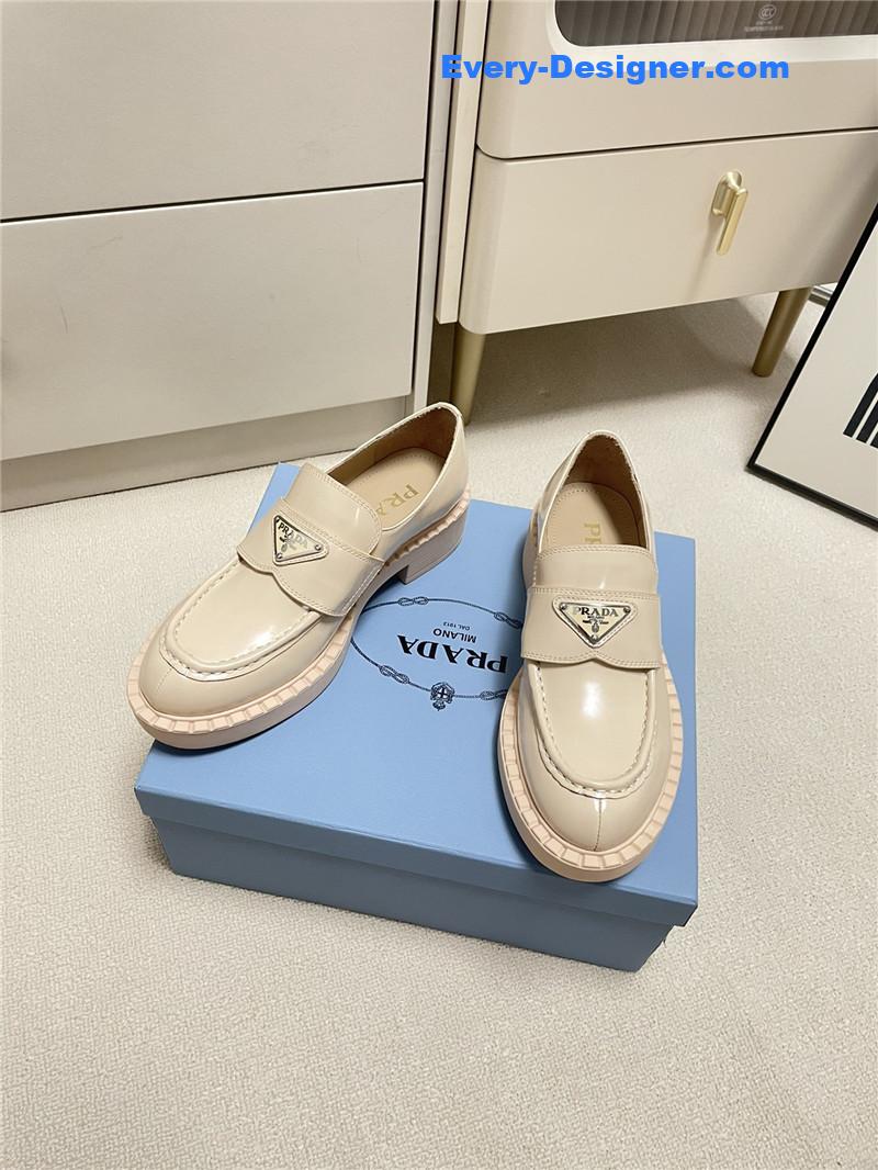 Pra*a classic triangle loafers