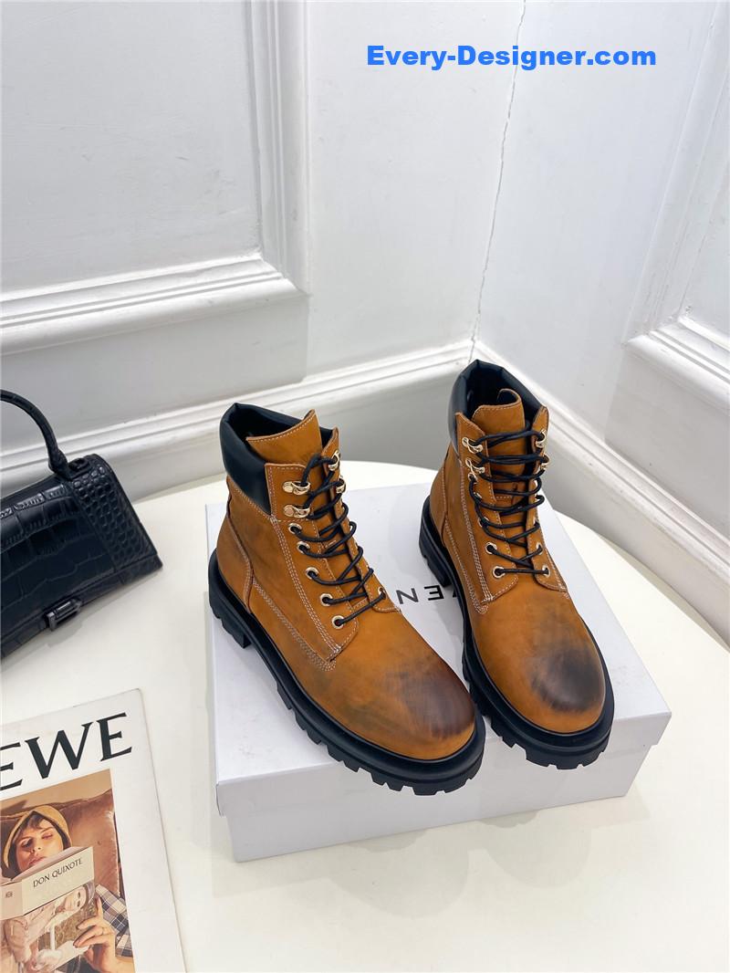 Givenchy’s new autumn and winter couple’s large yellow boots