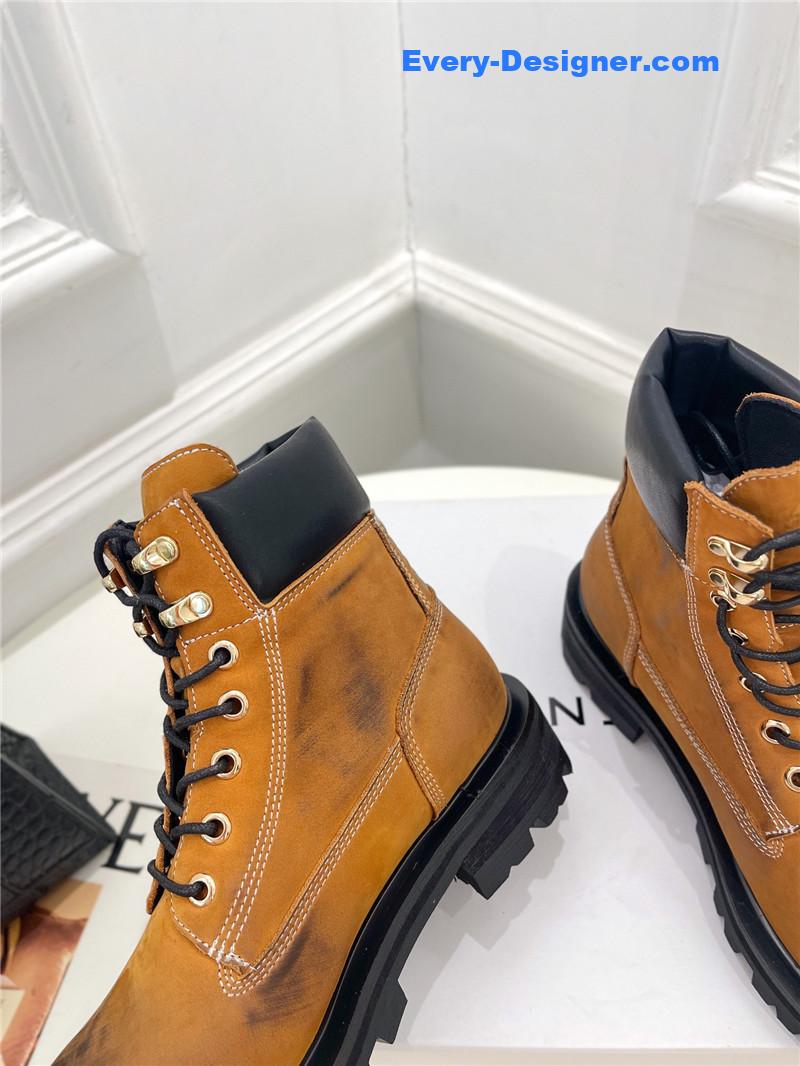Givenchy’s new autumn and winter couple’s large yellow boots