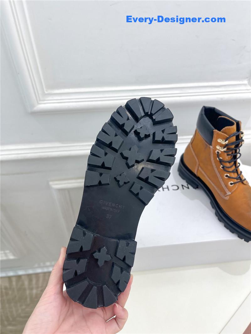 Givenchy’s new autumn and winter couple’s large yellow boots