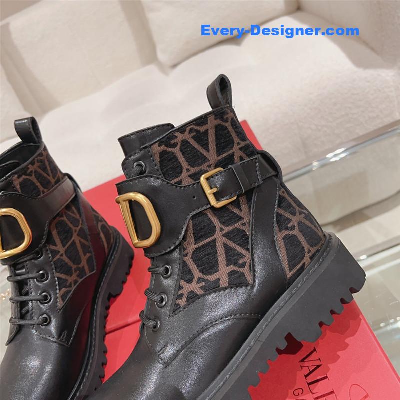 Va1e*ntin0 v-buckle martin boots