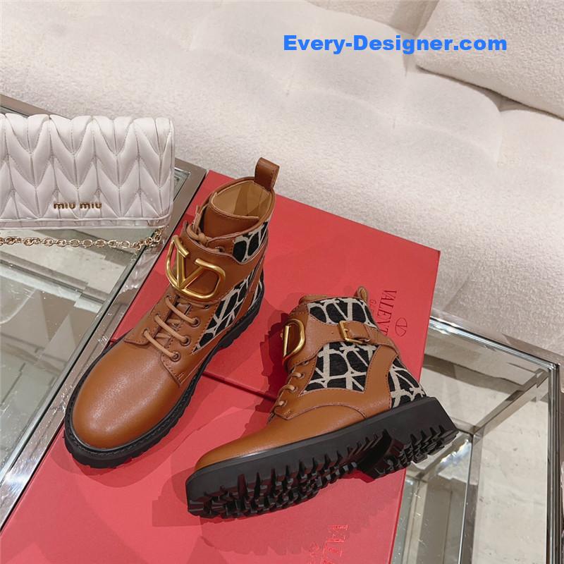 Va1e*ntin0 v-buckle martin boots