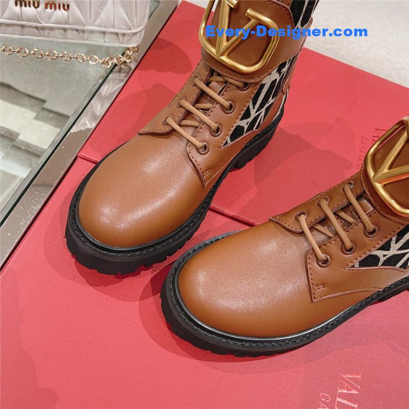 Va1e*ntin0 v-buckle martin boots