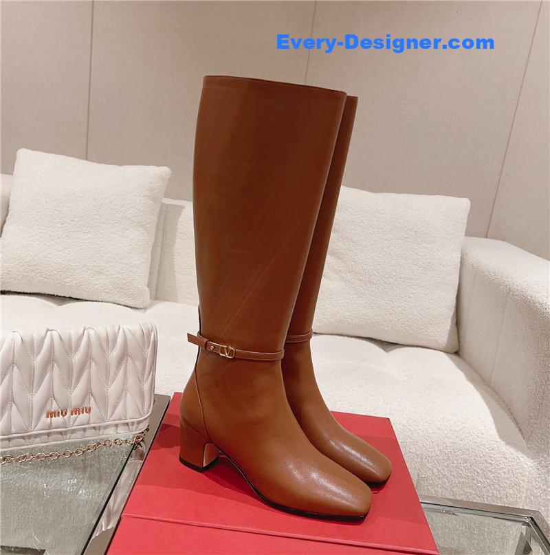 Va1e*ntin0 v buckle high nude boots