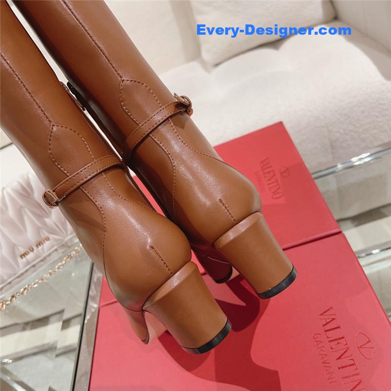 Va1e*ntin0 v buckle high nude boots