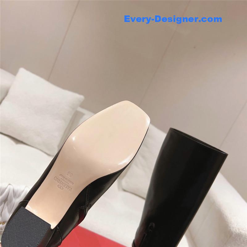 Va1e*ntin0 v buckle high nude boots