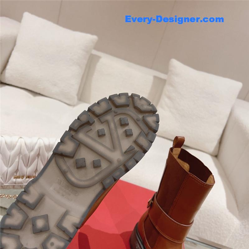 Va1e*ntin0 rivet short nude boots