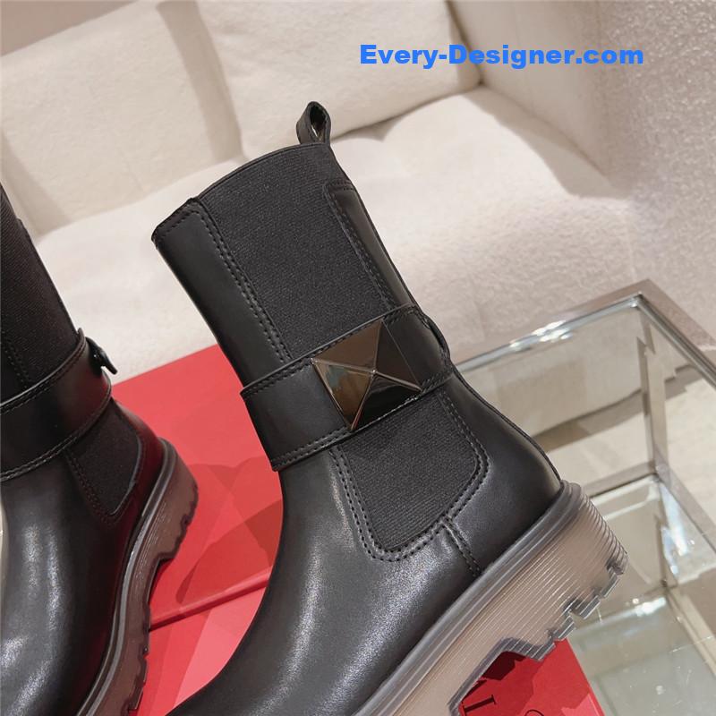 Va1e*ntin0 rivet short nude boots