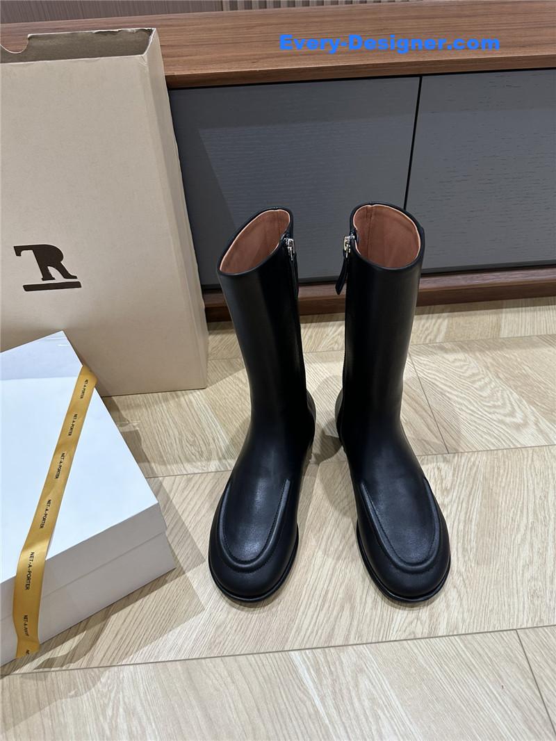 The R0w granny boots