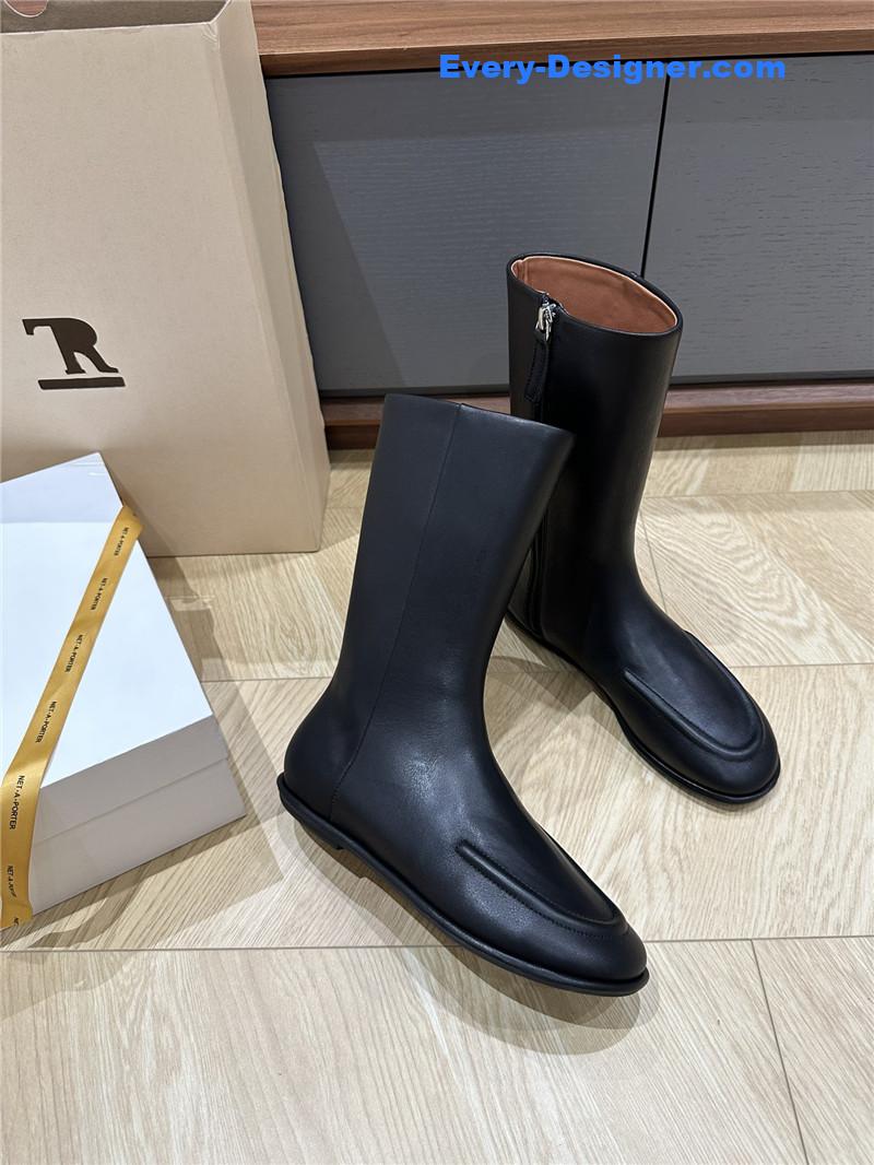 The R0w granny boots