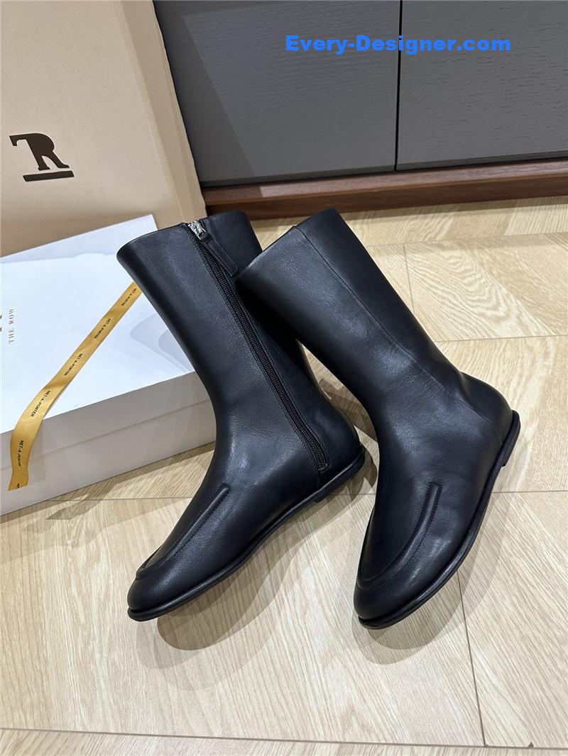 The R0w granny boots