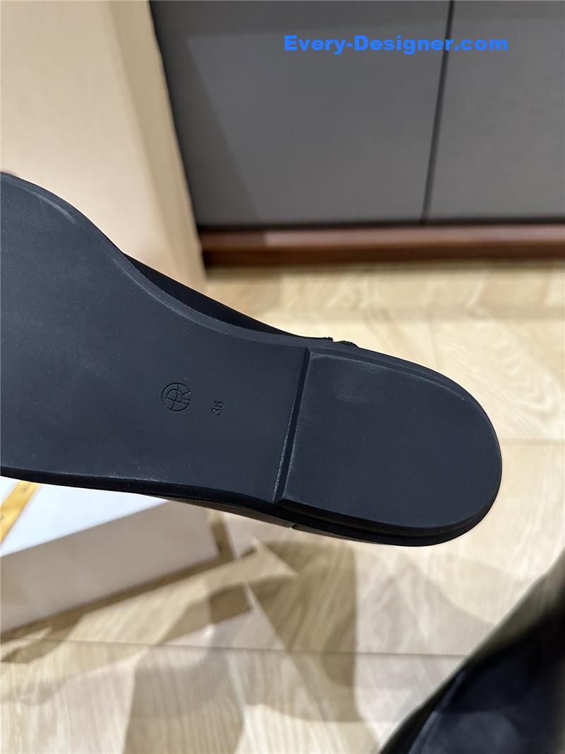 The R0w granny boots