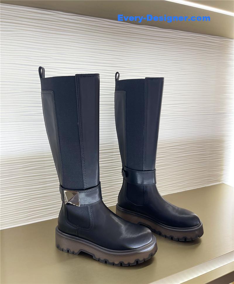 valentino hardware V-buckle boots