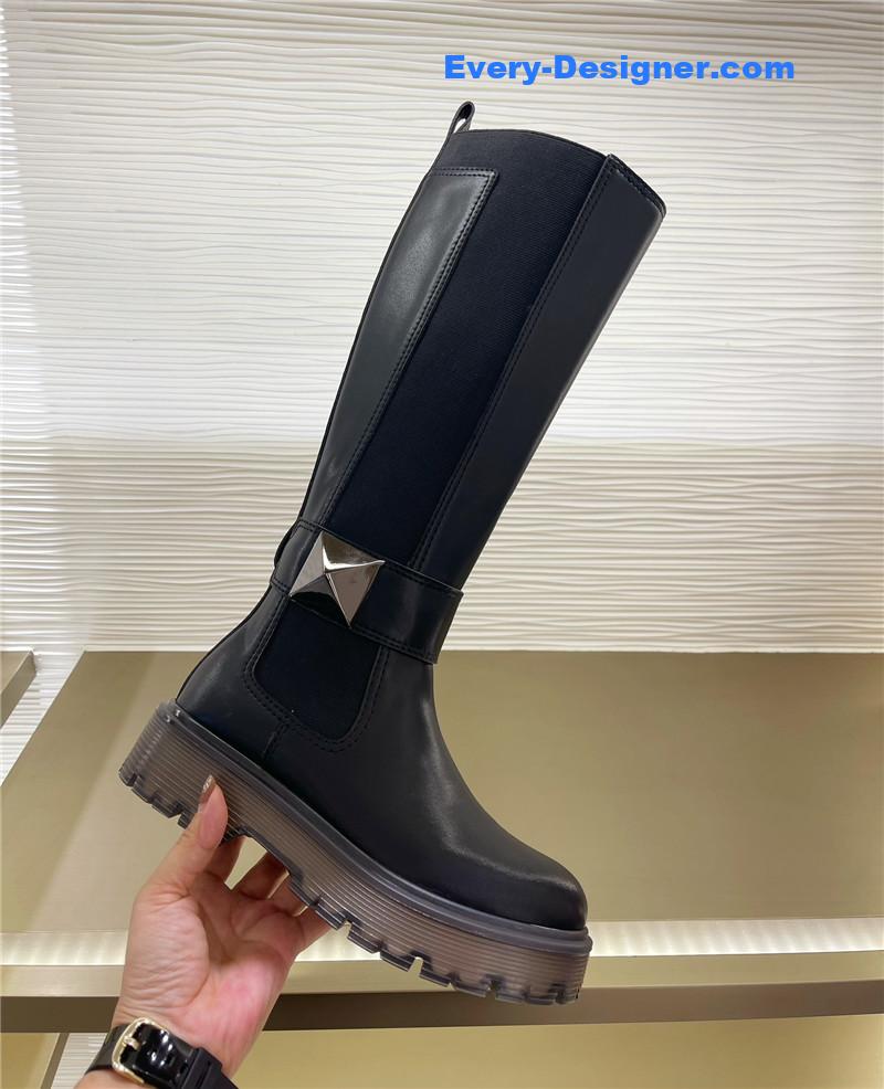 Va1e*ntin0 hardware v-buckle boots