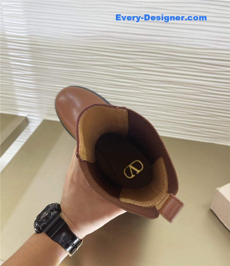 Va1e*ntin0 hardware v-buckle boots