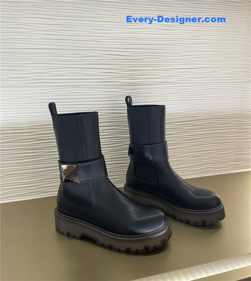 valentino hardware V-buckle boots