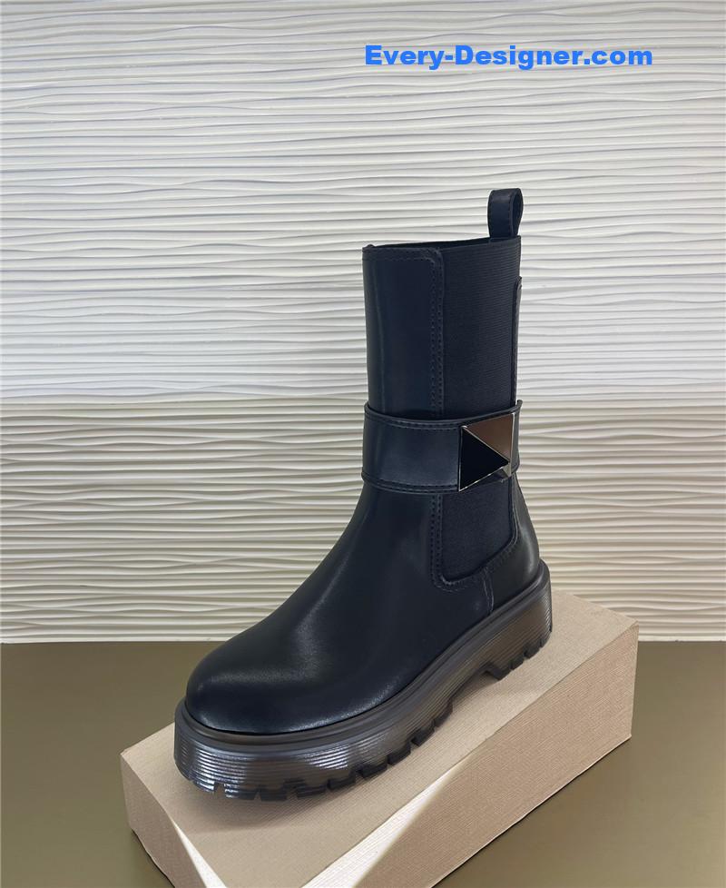 Va1e*ntin0 hardware v-buckle boots