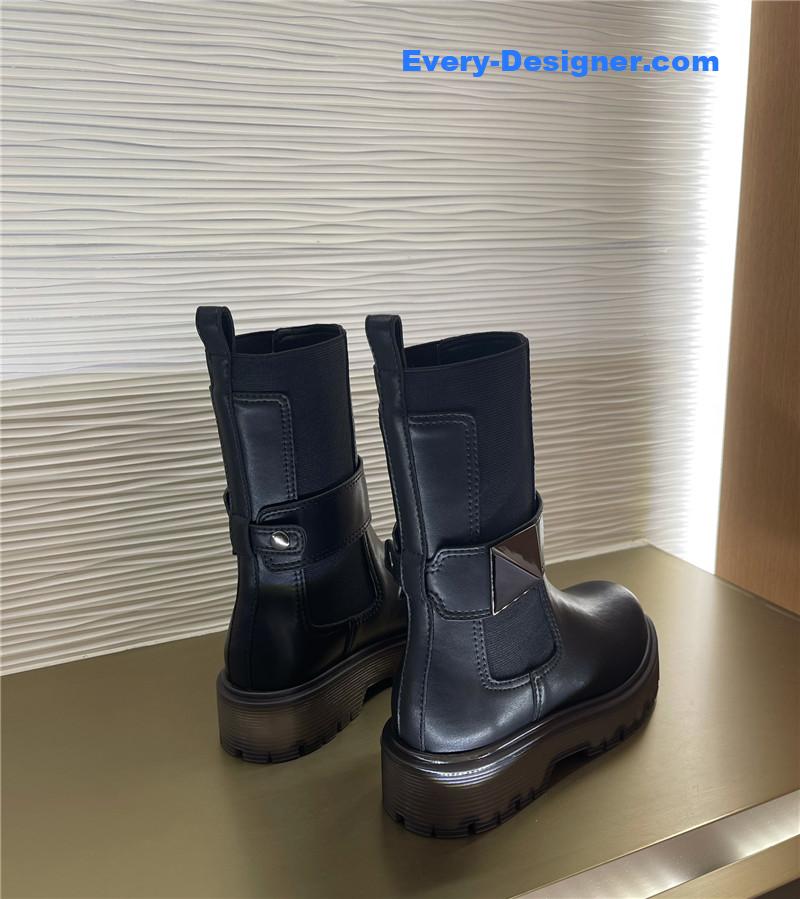 Va1e*ntin0 hardware v-buckle boots