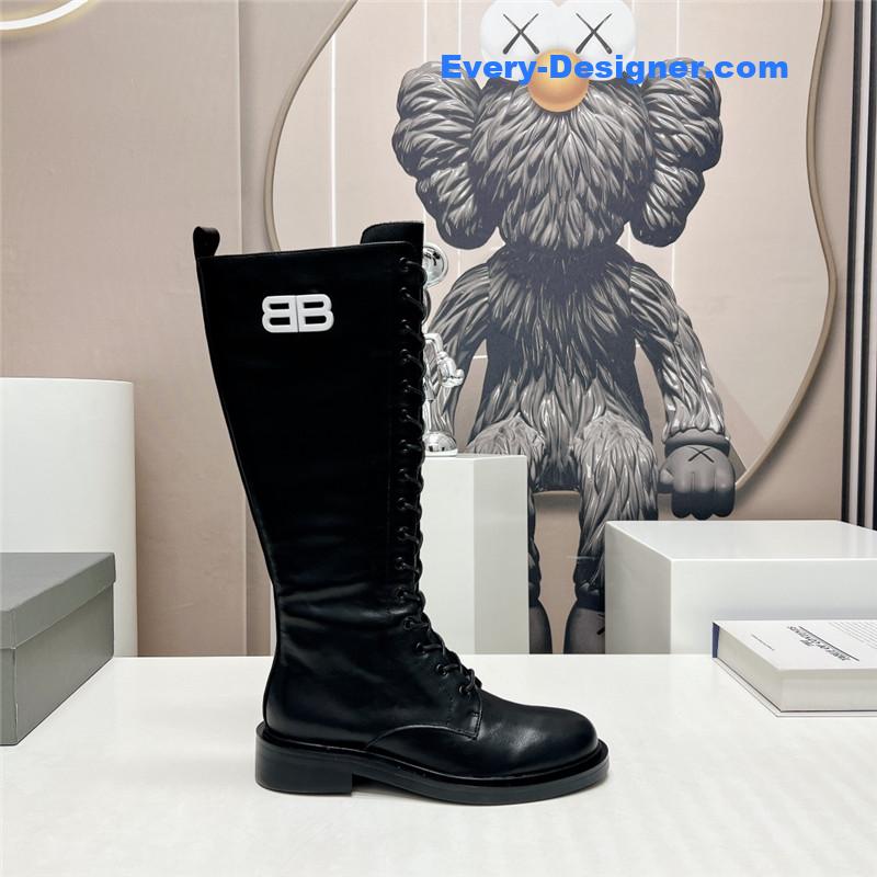 Ba1en*iaga round toe buttoned boots