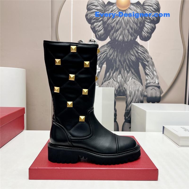 Va1e*ntin0 round toe golden rivet boots