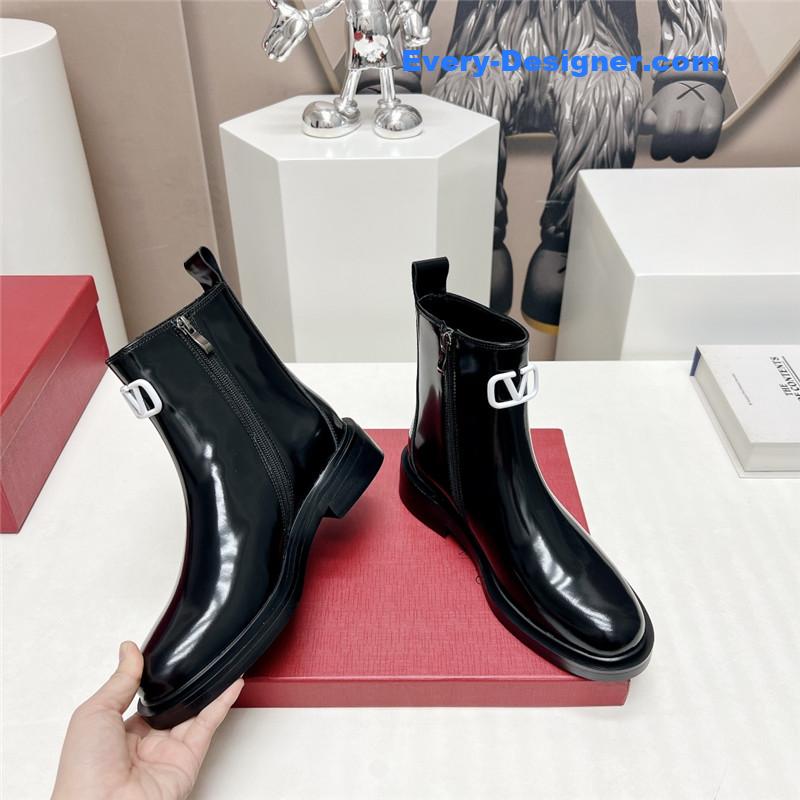 Va1e*ntin0 round toe hollow buckle boots