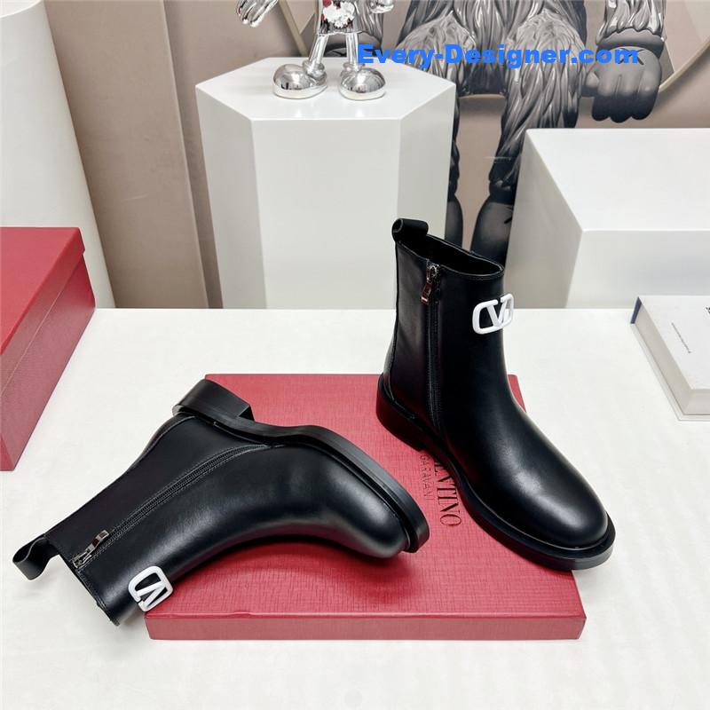 Va1e*ntin0 round toe hollow buckle boots