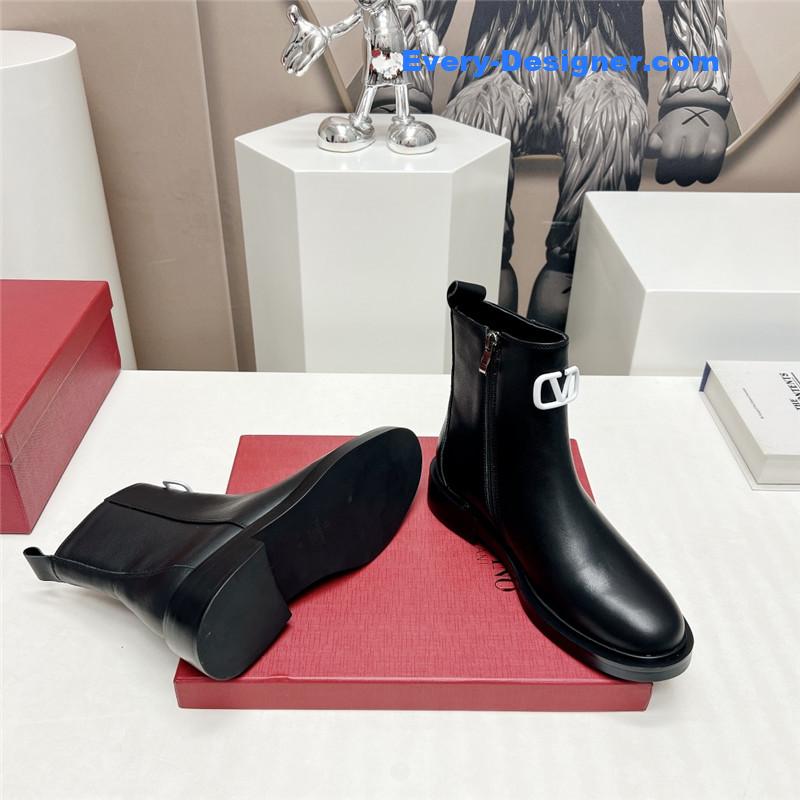 Va1e*ntin0 round toe hollow buckle boots