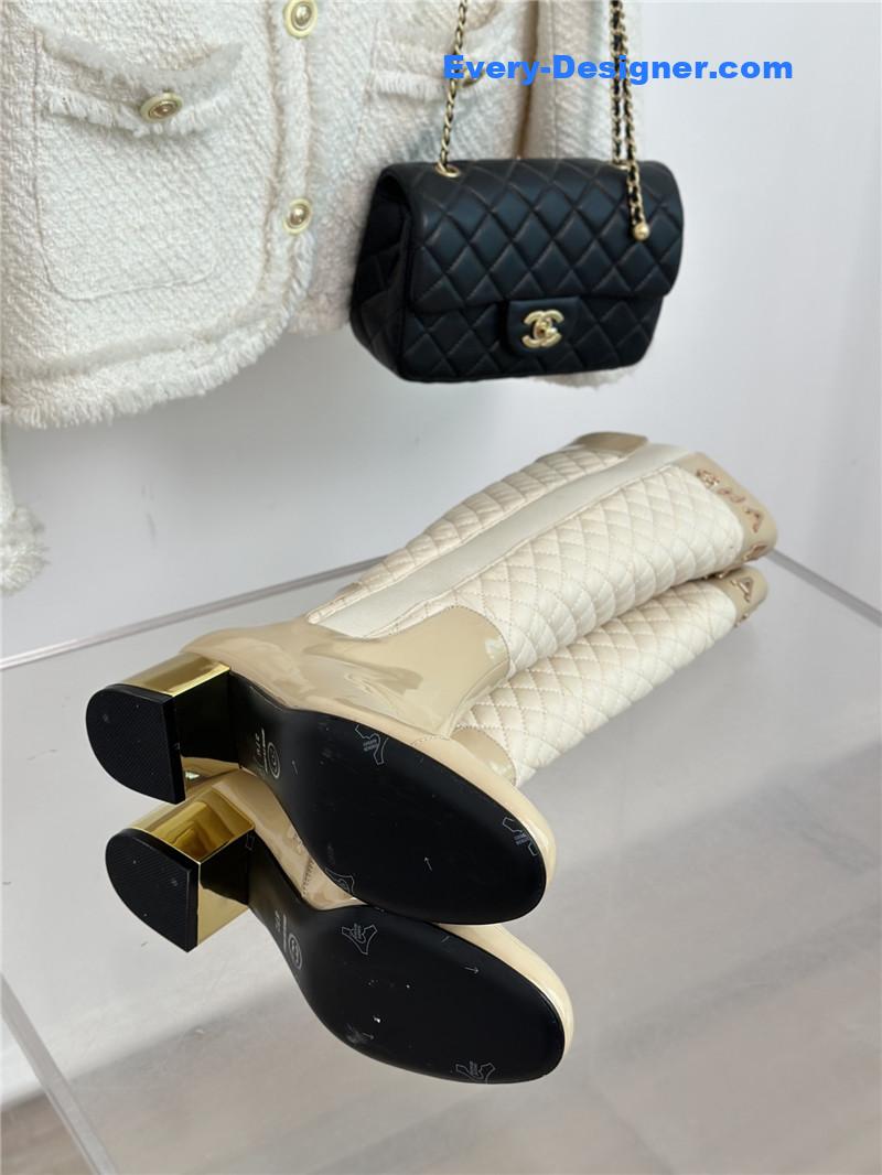 CC letter rhombus down boots