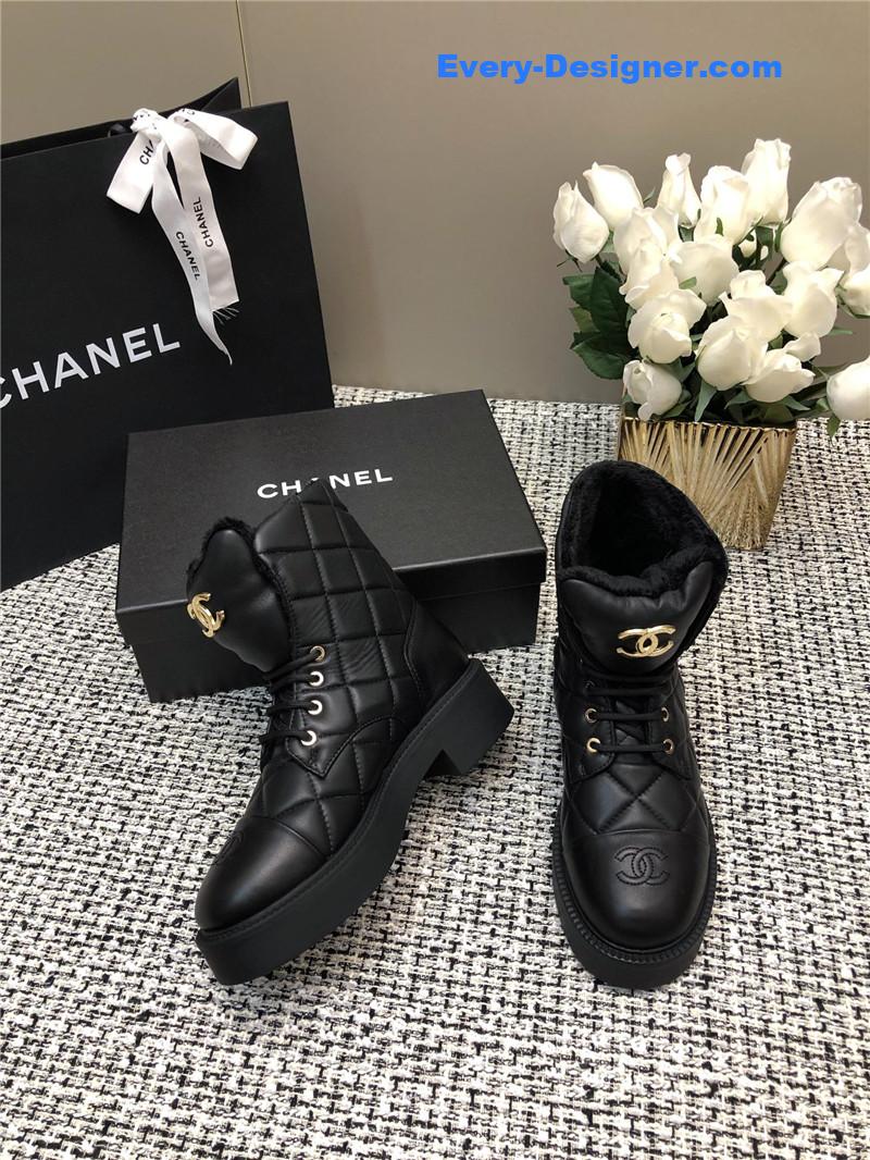 Ch**el quilted black leather snow boots