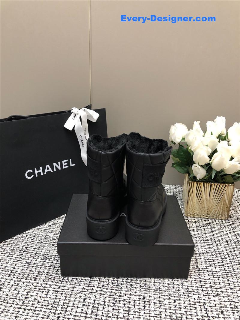 Ch**el quilted black leather snow boots