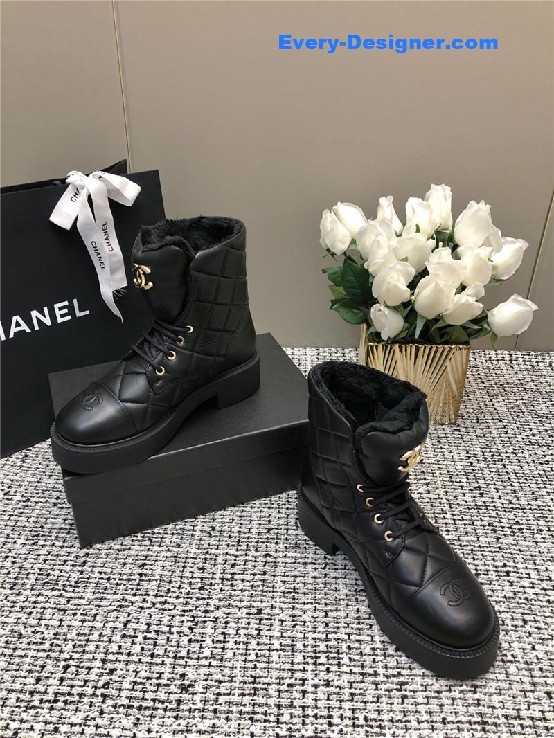 Ch**el quilted black leather snow boots