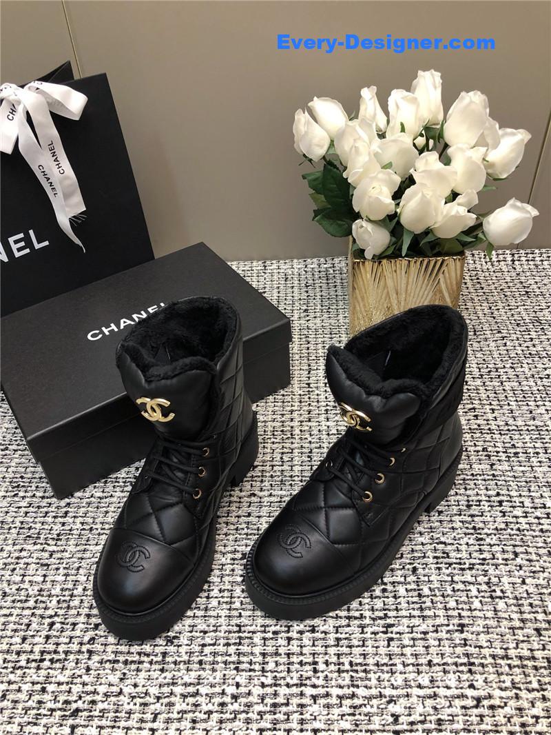 Ch**el quilted black leather snow boots