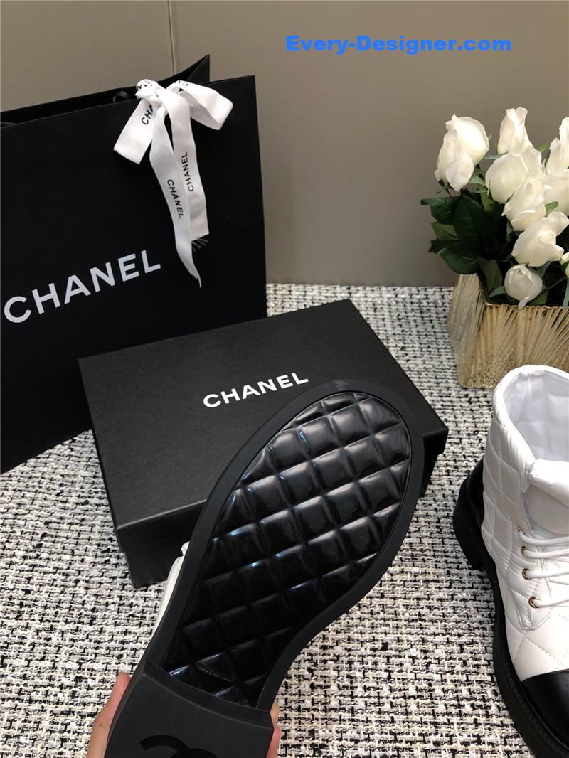 Ch**el quilted black leather snow boots