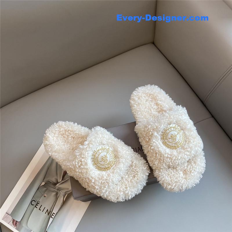 Ba1en*iaga autumn and winter new embroidered fur slippers