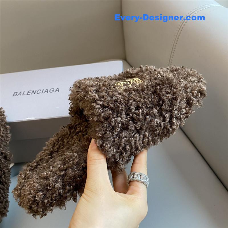 Ba1en*iaga autumn and winter new embroidered fur slippers