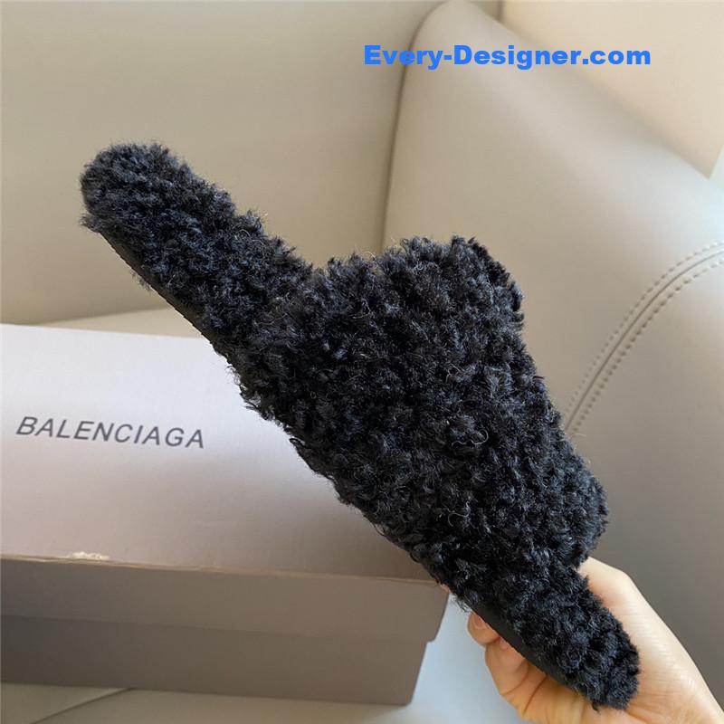 Ba1en*iaga autumn and winter new embroidered fur slippers