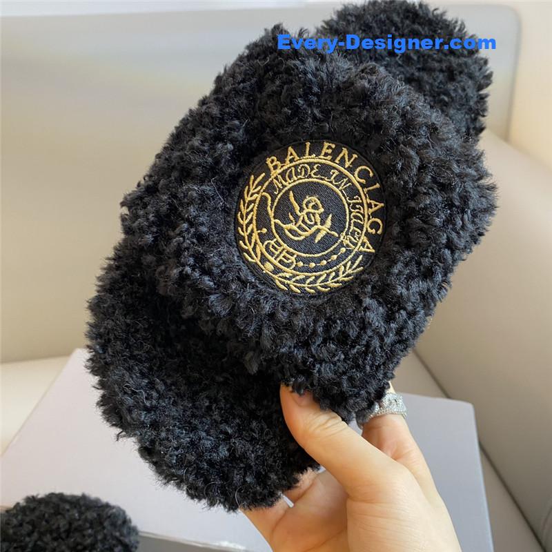 Ba1en*iaga autumn and winter new embroidered fur slippers