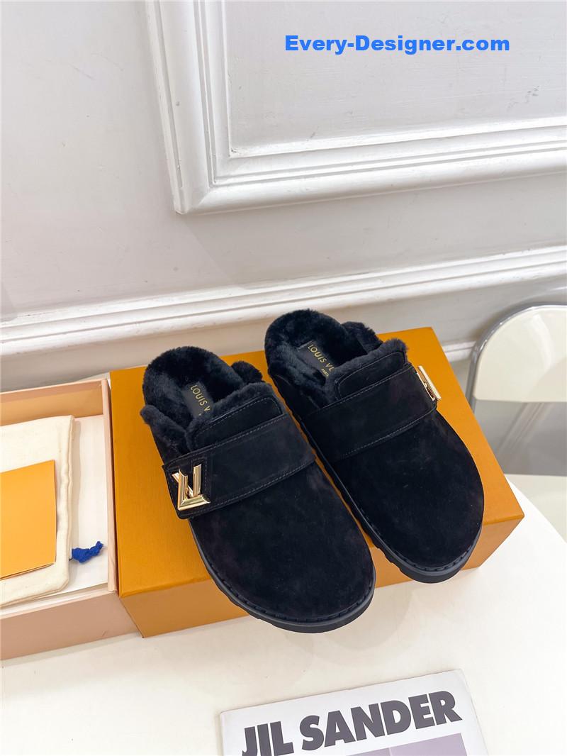 l0vis Vvtt0n lv bread mules wool slippers